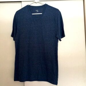 Gap.  Short sleeve V-Neck T-Shirt.  Medium